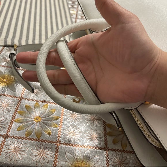 Michael Kors White Sutton Leather Satchel - Picture 5 of 9